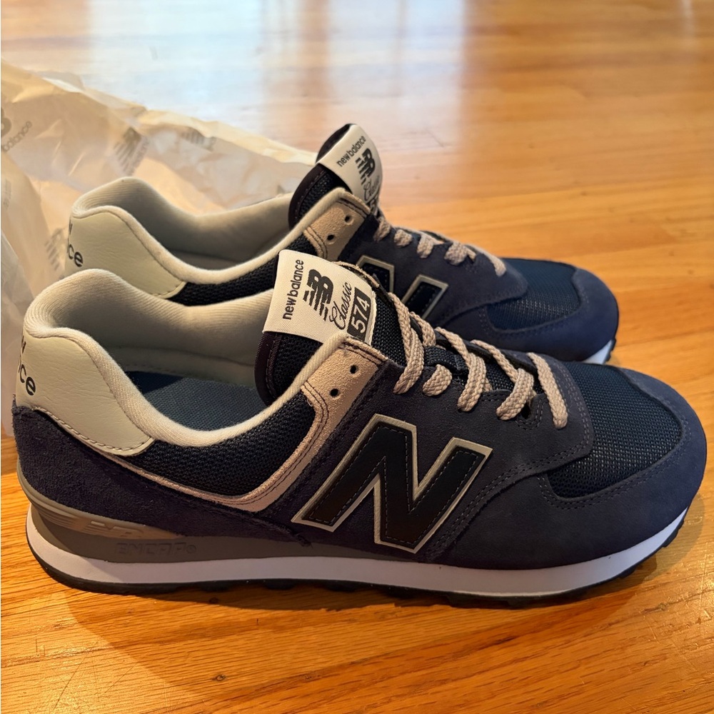 New Balance 574 navy sneaker NWT men 9.5